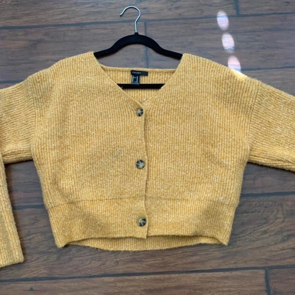 Mustard yellow cardigan sweater🧥.
